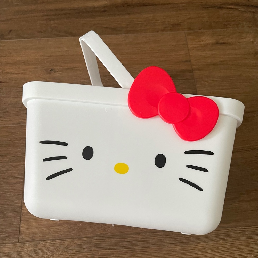 HELLO KITTY-NWT Sturdy Plastic Basket